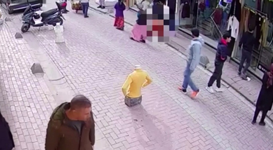 3 bin dolar ve 2 araç anahtarı bulunan çantayı çalıp soyundu!