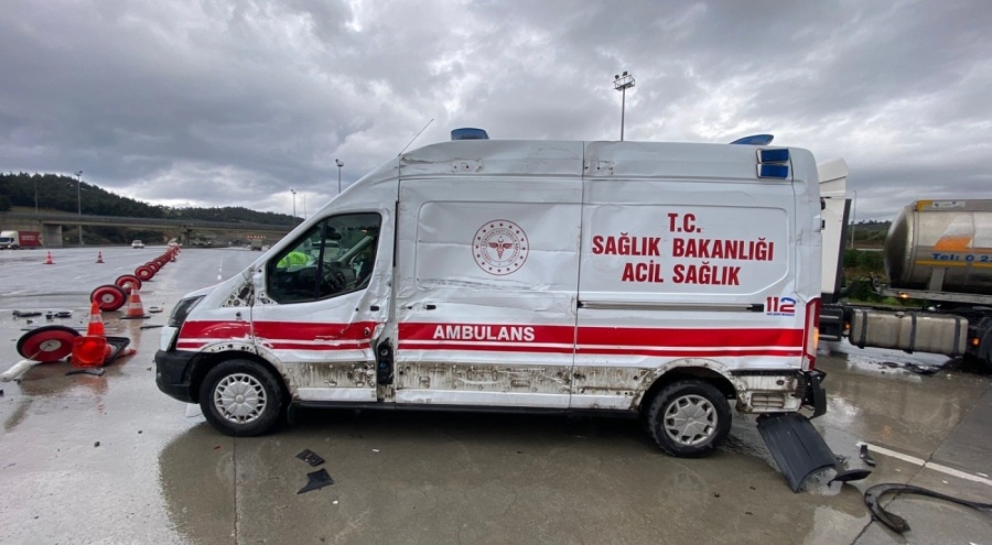 Bursa'da hastaneden dönen ambulansa tır çarptığı açıklandı!