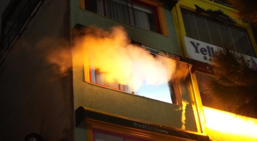 4 katlı apart otelde korkutan yangın