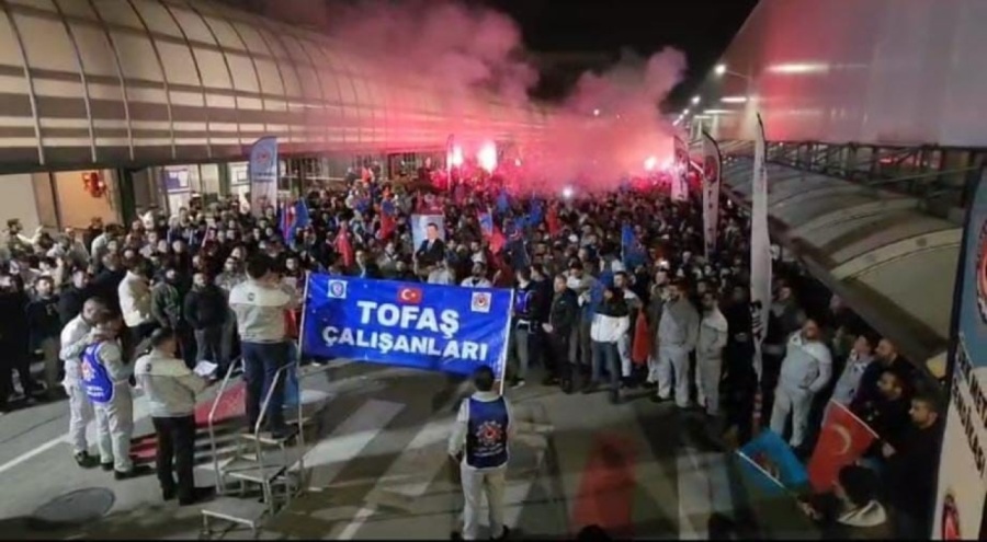 Tofaş'ta işçiler zam kararını davul zurna ile kutladı