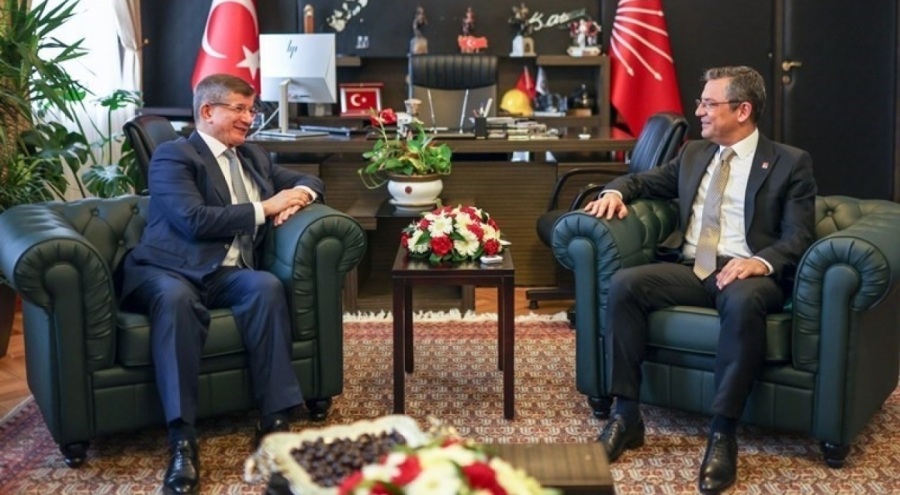 Özel, Davutoğlu'yla bir araya geldi