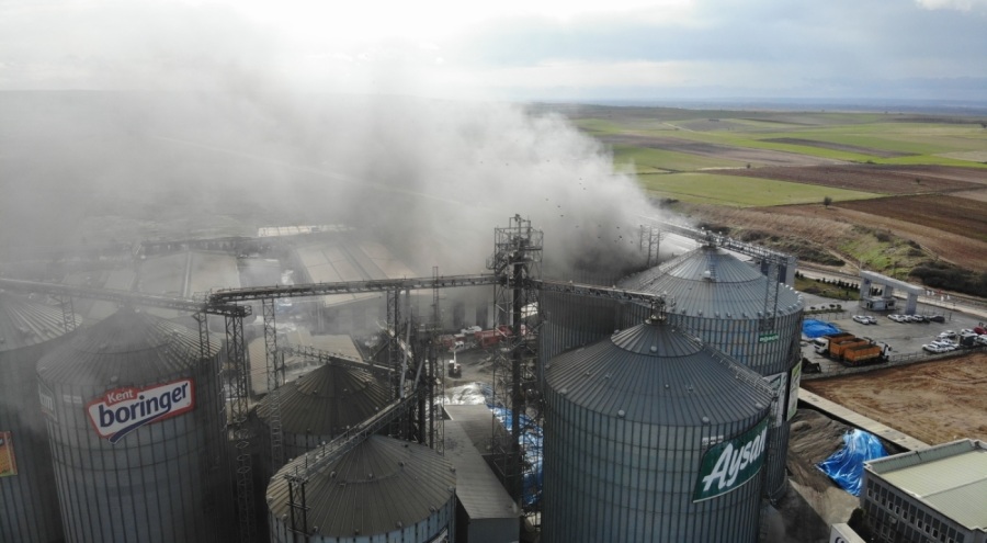 Sıvı yağ fabrikasında yangın