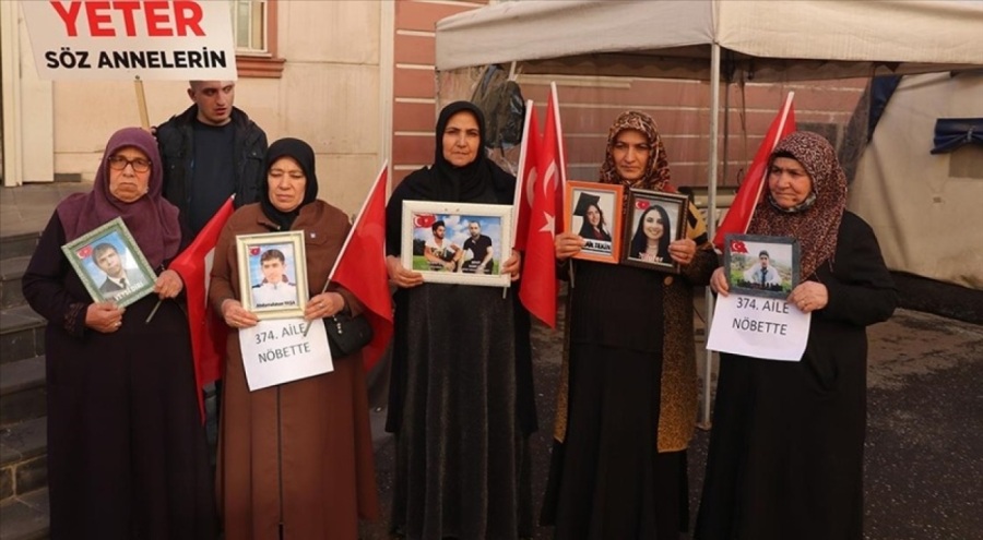 Diyarbakır annelerinin oturma eylemine bir aile daha katıldı