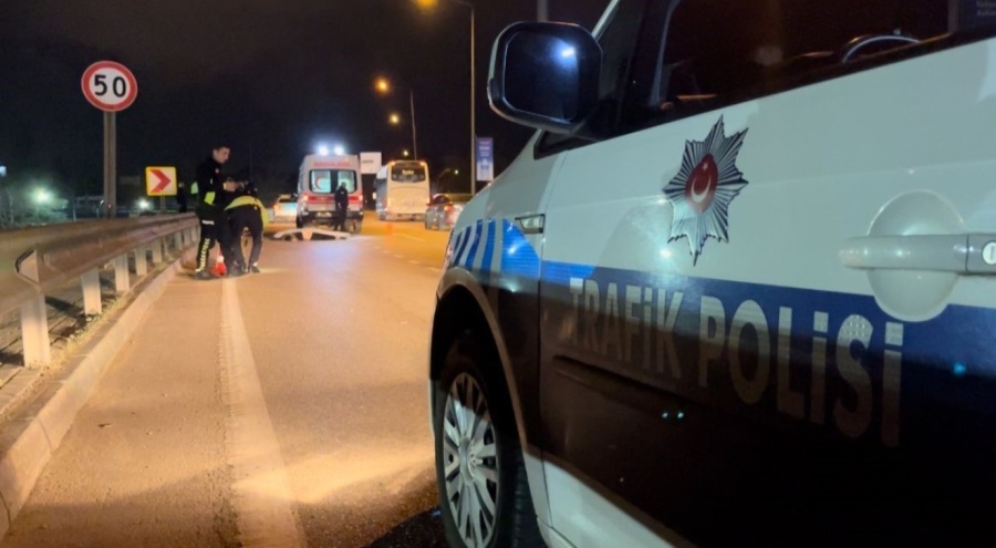 Bursa'da şiddetli rüzgar can aldı! Kasksız sürücü bariyerlere çarptı