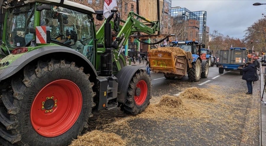 Fransa'da çiftçiler hükümetin tarım politikasını protesto etti