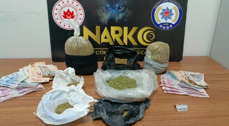 Bursa'da uyuşturucu operasyonu! İç çamaşırlarında sakladılar...