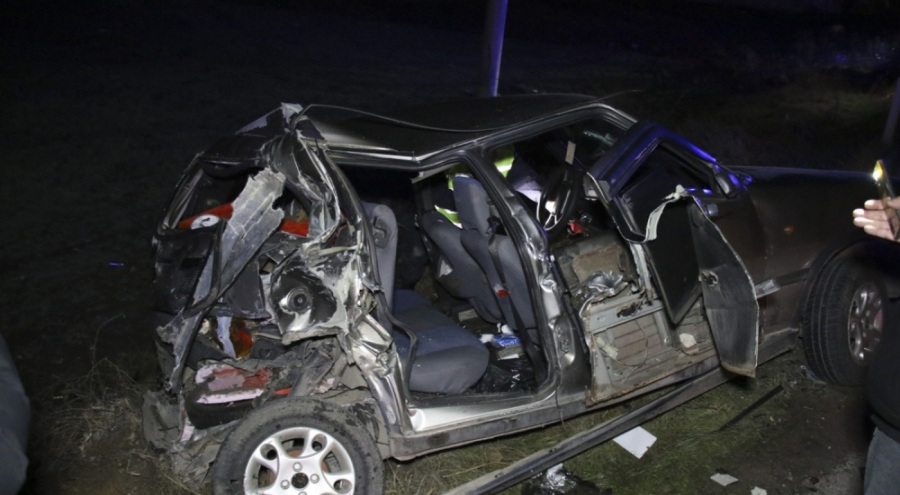 Uşak'ta korkunç kaza: İşçi servisi ile otomobil çarpıştı!