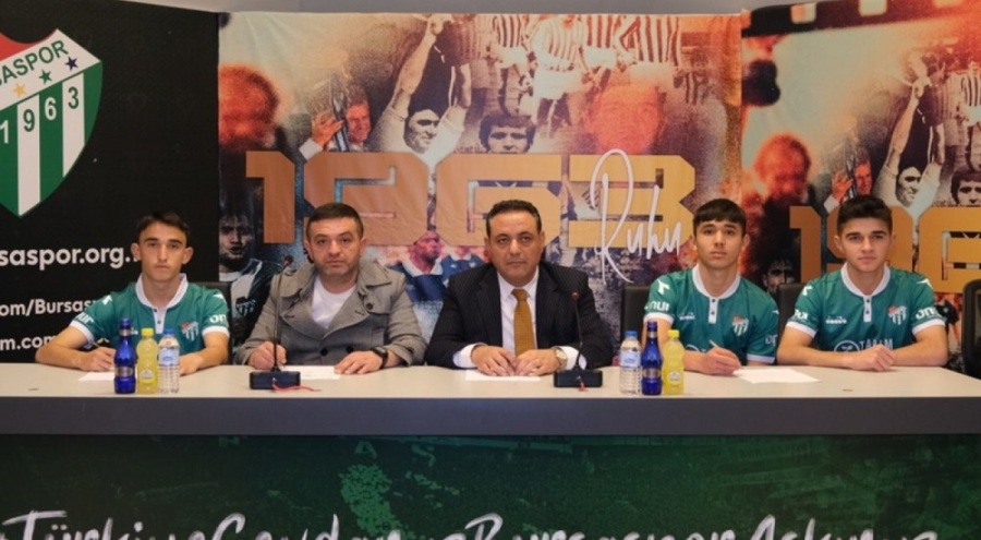 Bursaspor'da 6 futbolcu profesyonel oldu