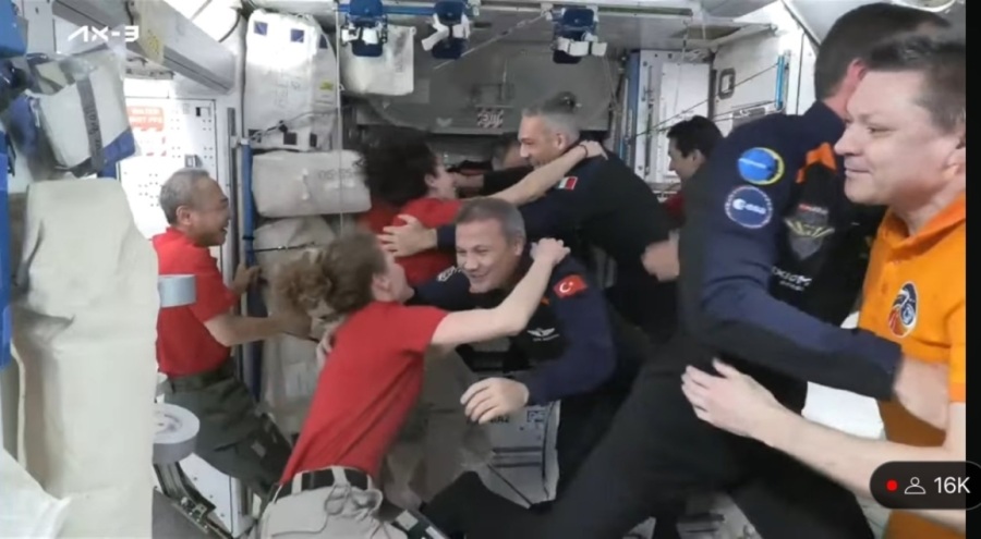 Alper Gezeravcı, Uluslararası Uzay İstasyonu'nda! İşte ilk sözleri...