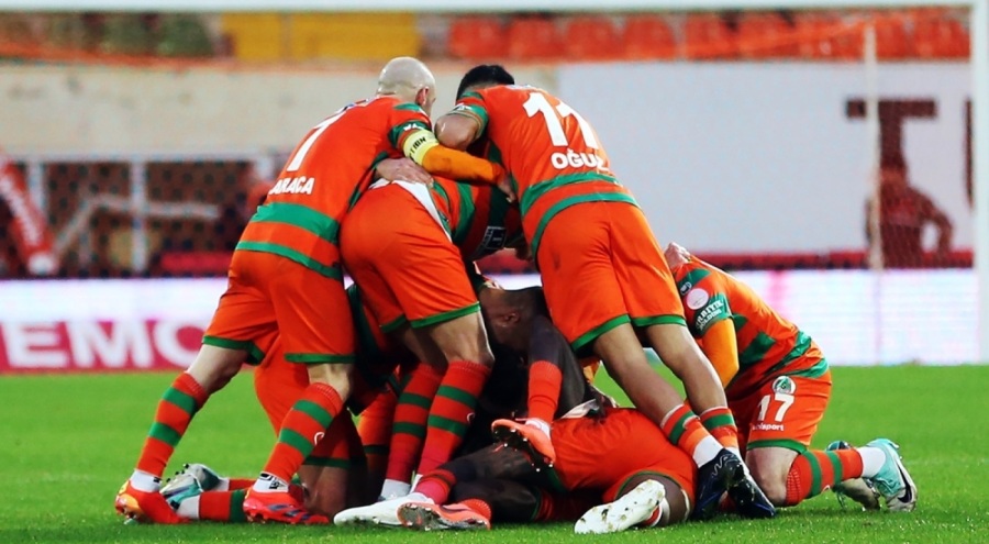 Alanyaspor uzatmada kazandı