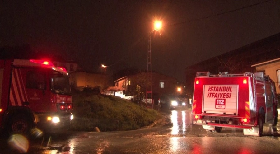 Binanın çatısı cayır cayır yandı!