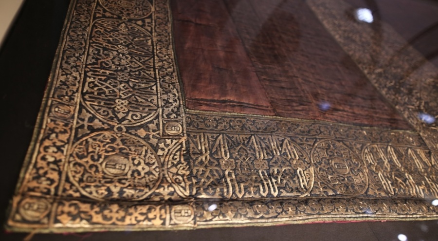 Ulu Cami'deki Kabe örtüsünün altın püskülleri kayboldu!