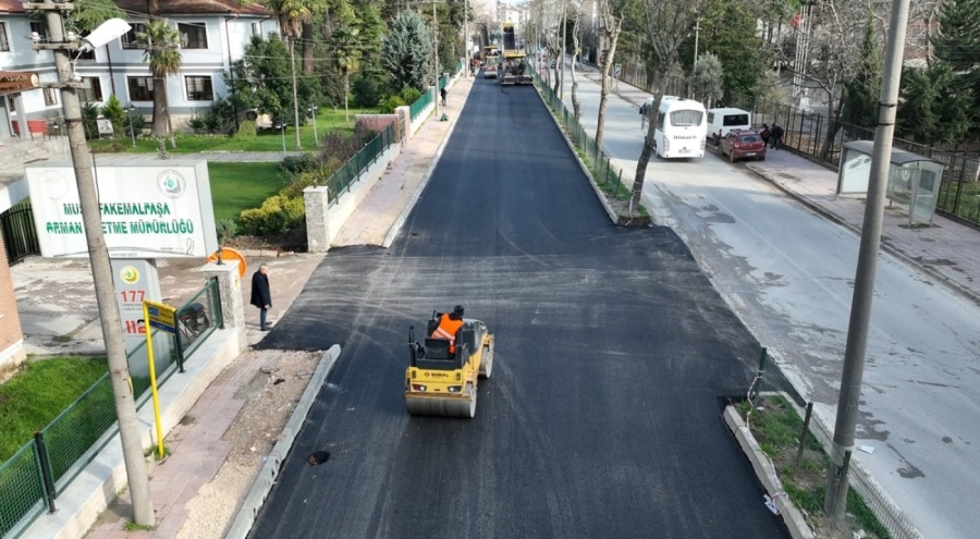 Mustafakemalpaşa'da Fevzipaşa Caddesi'nin tamamını asfaltlandı