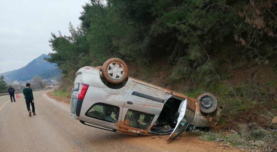Osmaneli'de takla atan aracın sürücüsü yaralandı