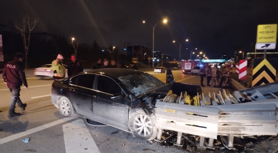 Kontrolden çıkan otomobil bariyere çarptı! Yaralılar var