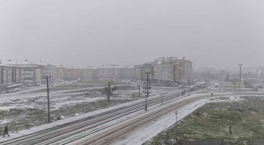 Kapaklı beyaza büründü