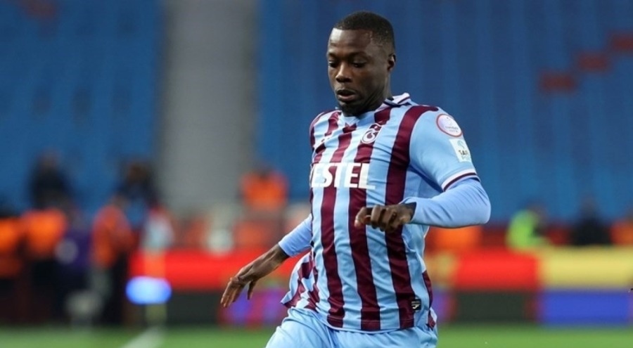 Trabzonsporlu Pepe'den dikkat çeken hareket!