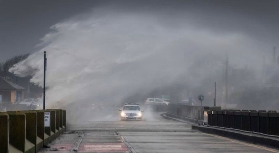 İrlanda'yı fırtına vurdu