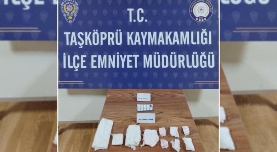 Aracında kağıt mendile emdirilmiş uyuşturucu bulunan şüpheli gözaltına alındı