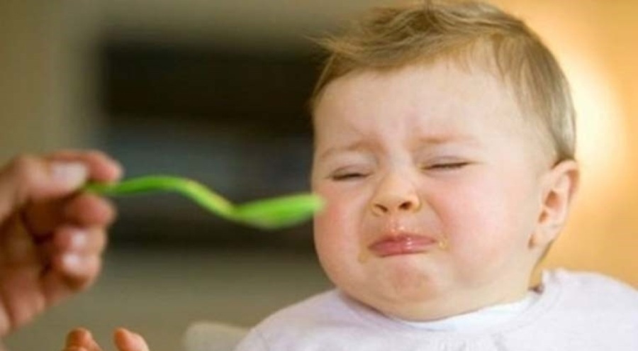 İştahsız çocuklara zorla yemek yedirmek obezite riski yaratıyor