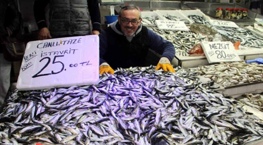 Karadeniz'de tezgahta hamsinin yerini istavrit aldı