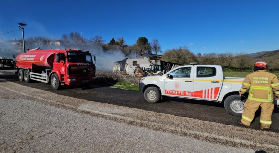 Korkutan yangın! Elektrik kontağından çıkan yangın evi kül etti