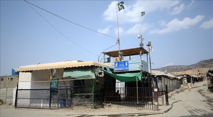 Afganistan ve Pakistan arasındaki sınır kapısı günler sonra araç geçişine açıldı