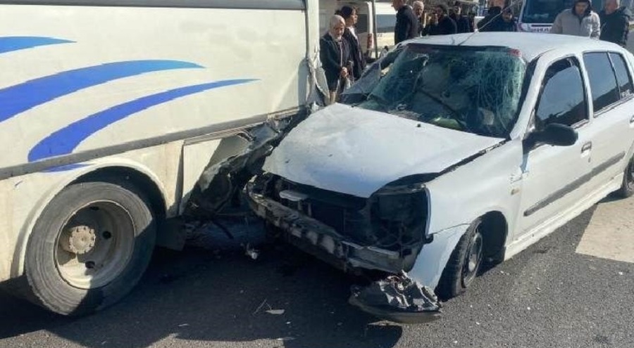 Düzce'de yaya geçidi üzerinde yolcu indirirken kaza yaptı!