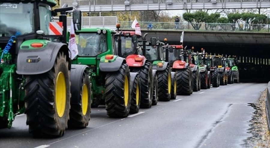 Fransa'da çiftçilerin yol kapama eyleminde 1 kişi can verdi