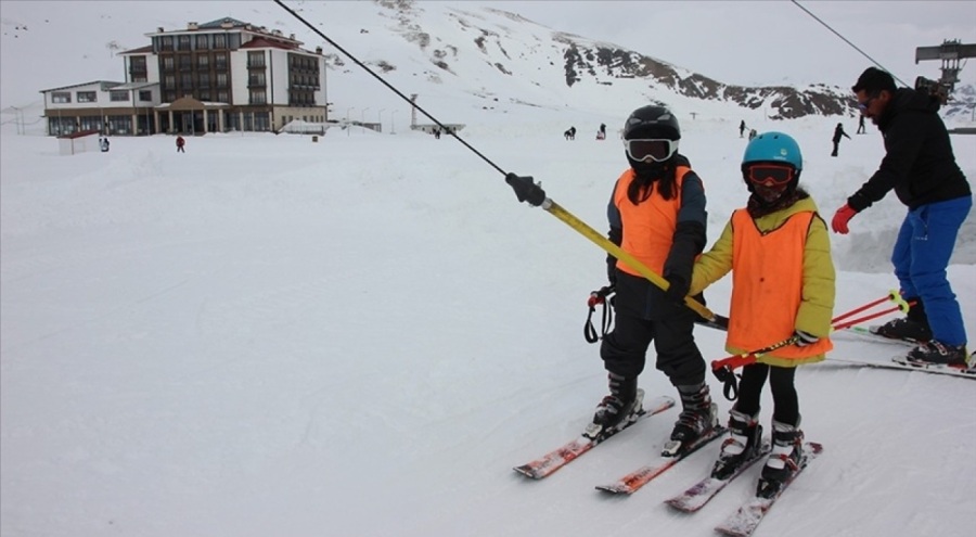 Hakkari 182 santimlik kar kalınlığı ile zirvede