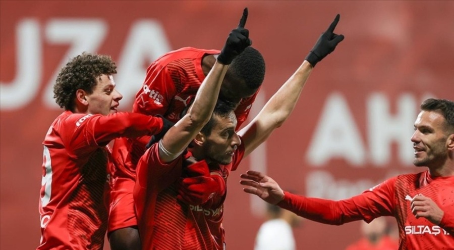 Pendikspor son dakikalarda 3 puanı kazandı