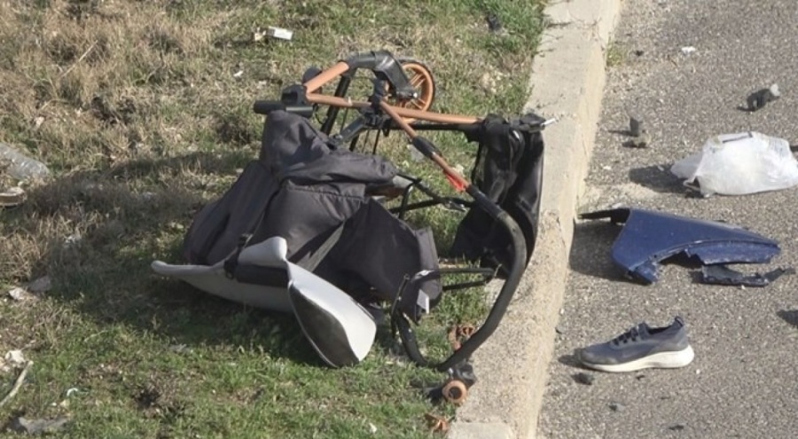 Yolun karşısına geçmeye çalışan aileye otomobil çarptı! Çok sayıda ölü