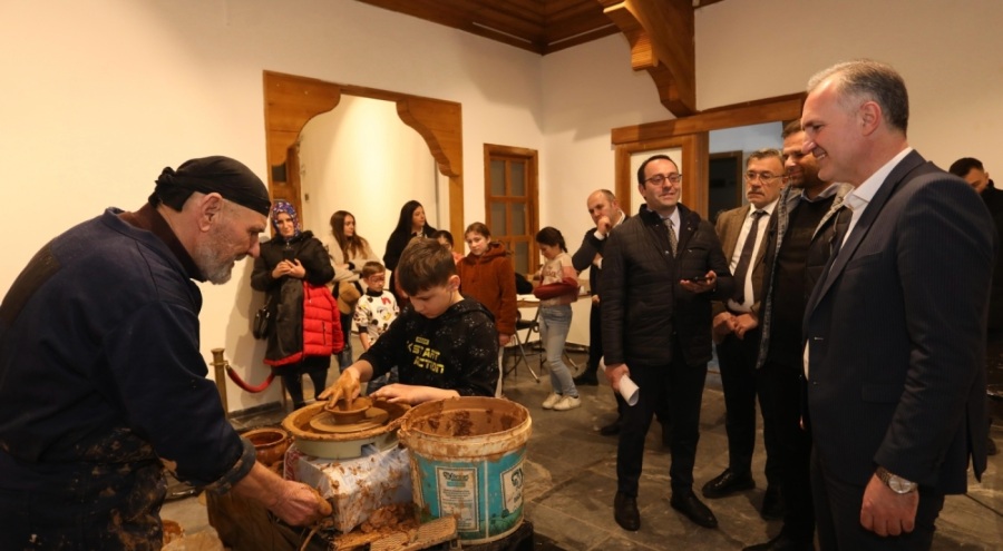 Bursa İnegöl'de çocuk çömlek atölyesi açıldı