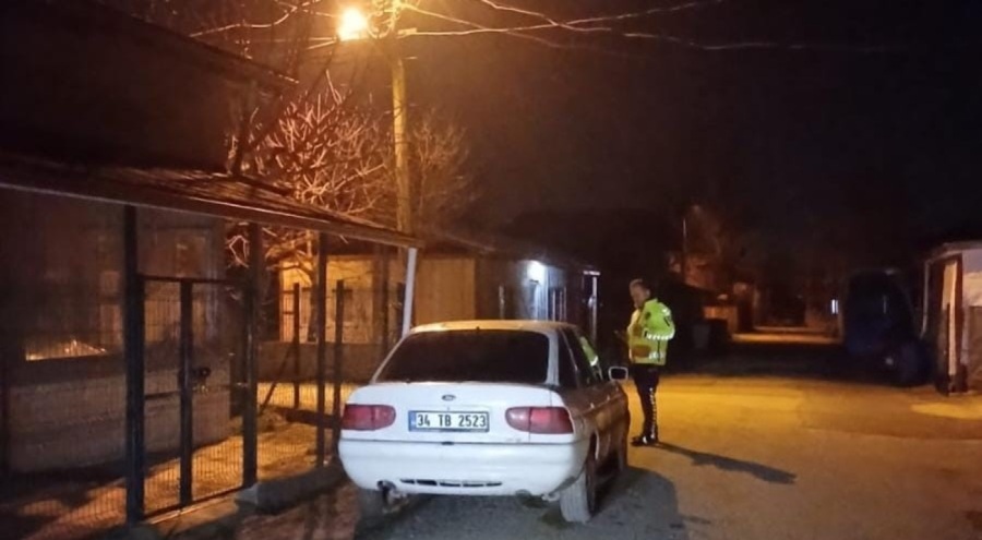 Çalıntı otomobille gezen iki kişiye gözaltı