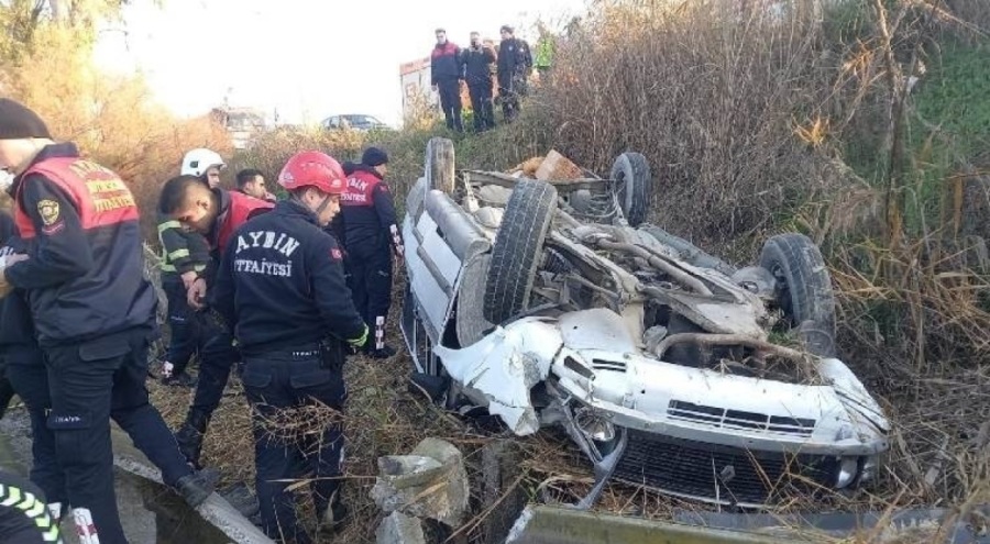 Yoldan çıkan araç tarlaya uçtu: Yaralılar var!