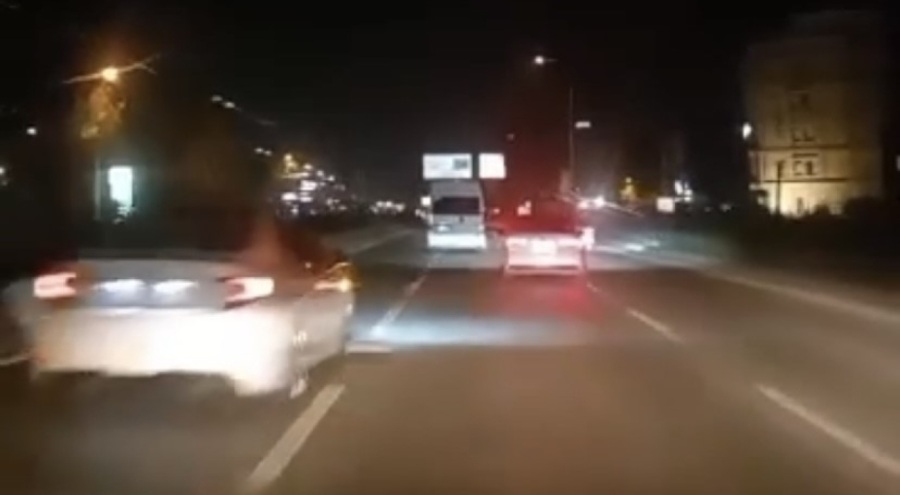 Bursa'da 5 otomobilden trafikte tehlikeli yarış!
