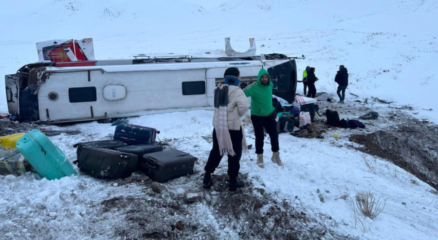 Ağrı'da otobüs devrildi: Çok sayıda yaralı