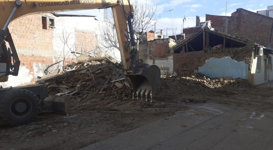 Osmangazi'de metruk binalar yıkılıyor