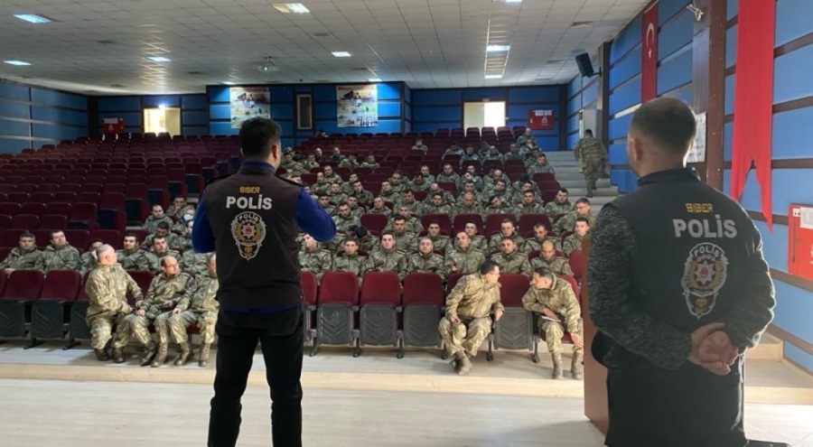 Bursa polisi askeri personele internet güvenliği eğitimi verdi