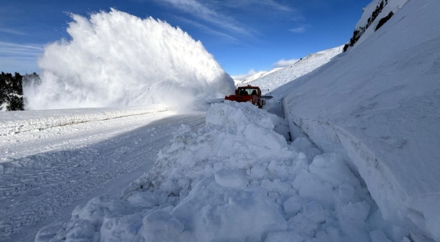 Ardahan-Artvin kara yolunda çığ düştü!