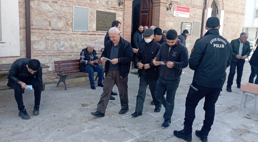 Bursa'da polisten hırsızlık ve dolandırıcılığa karşı broşürlü uyarı
