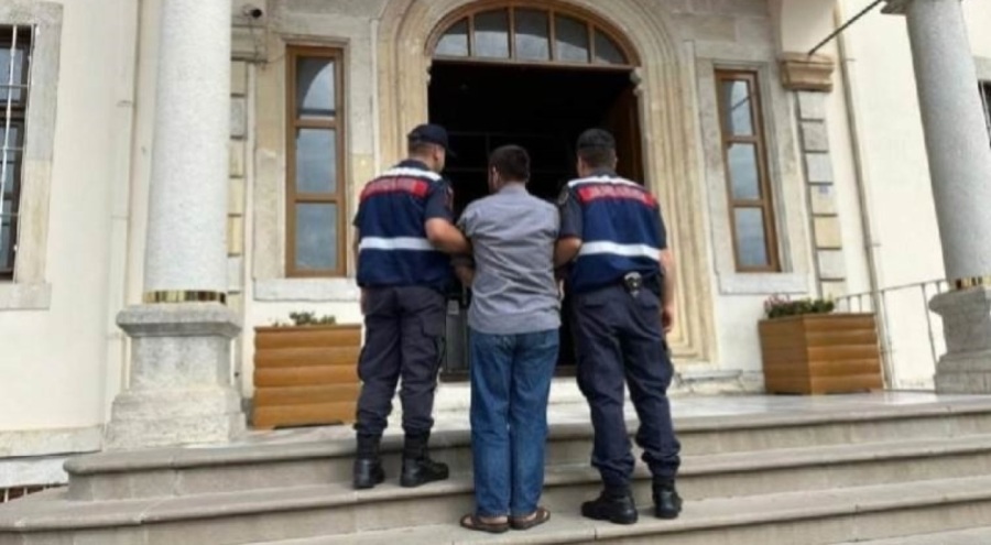 Kesinleşmiş hapis cezasıyla aranan şahıs çalıntı otomobilde, sahte kimlikle yakalandı!