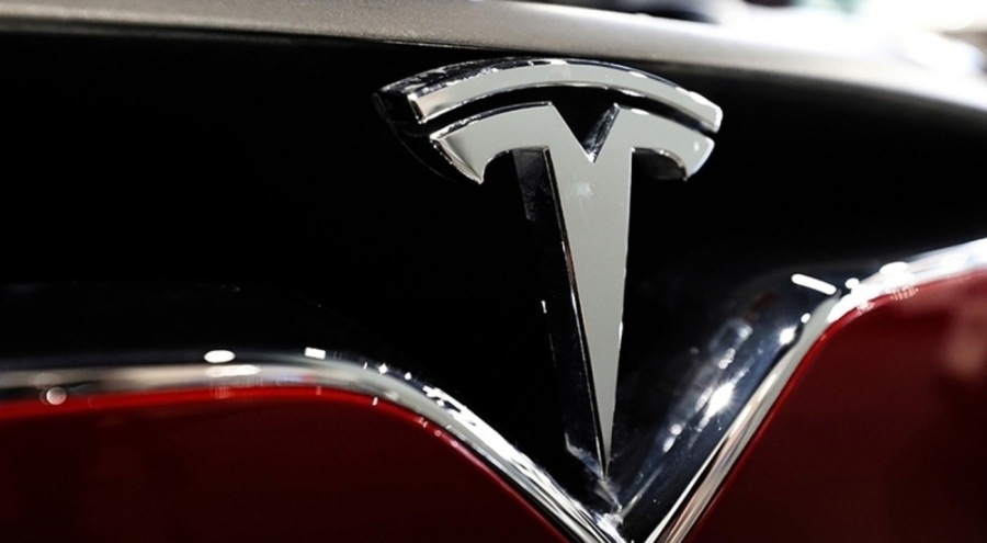 Tesla, 200 bin aracını geri çağırdığını duyurdu!