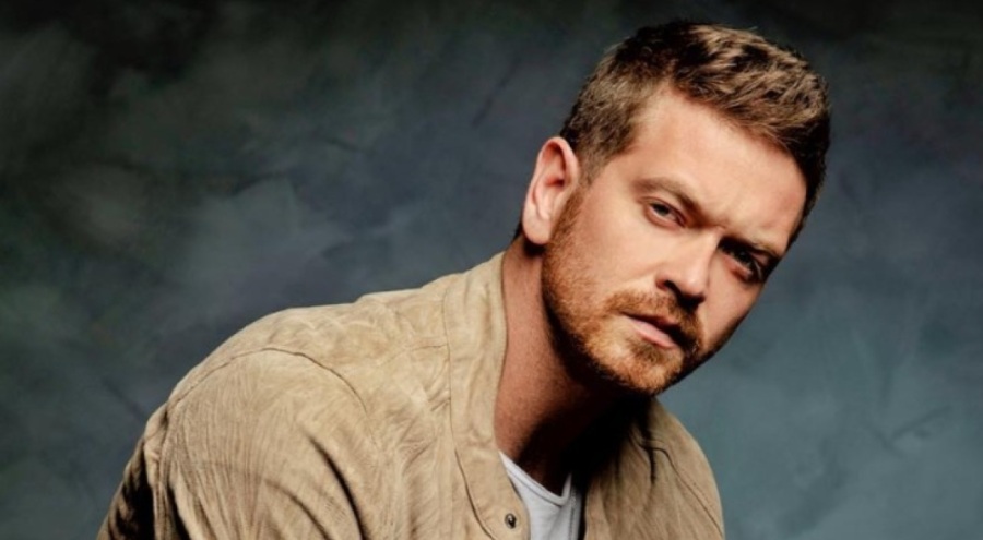 Engin Öztürk üstsüz pozuyla sosyal medyayı salladı!