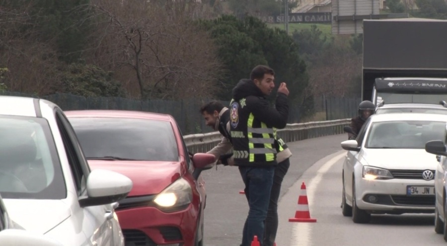 Emniyet şeridi ihlali yapan sürücüye ceza