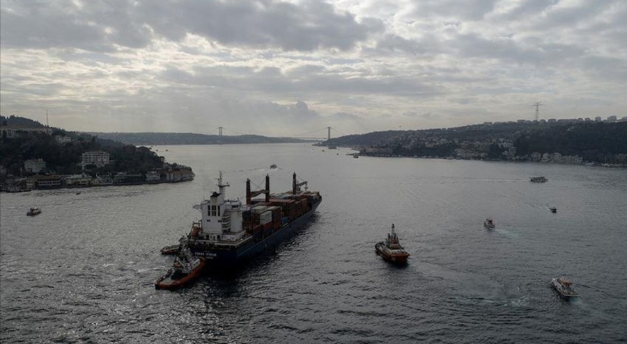 İstanbul Boğazı trafiğe çift yönlü askıya alındı