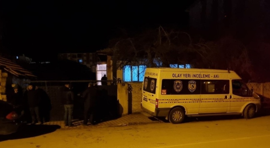 Yaşlı adam evinin bahçesinde ölü bulundu