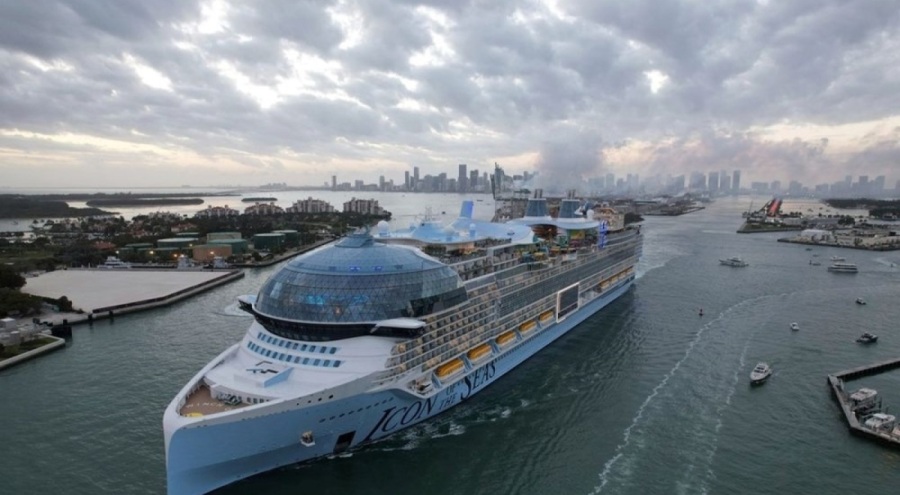 En büyük yolcu gemisi "Denizlerin İkonu" yola çıktı