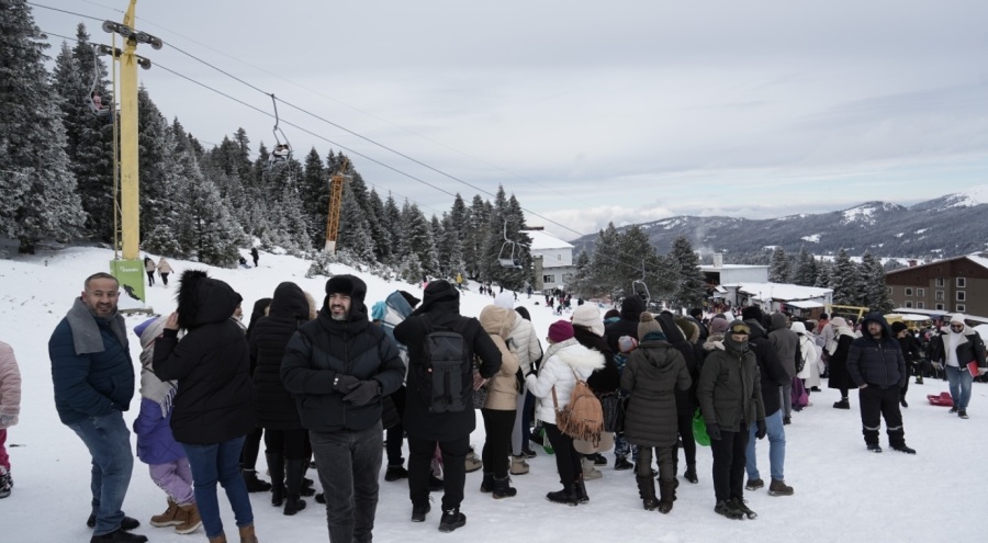 Uludağ'da teleferik ve telesiyej izdihamı!