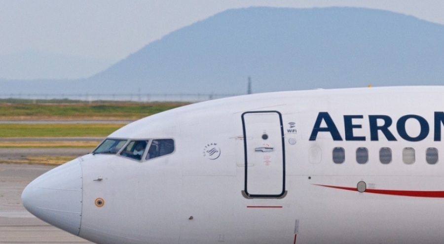 Uçağın acil durum kapısını açıp kanada çıkan yolcuu diğer yolcular savundu!